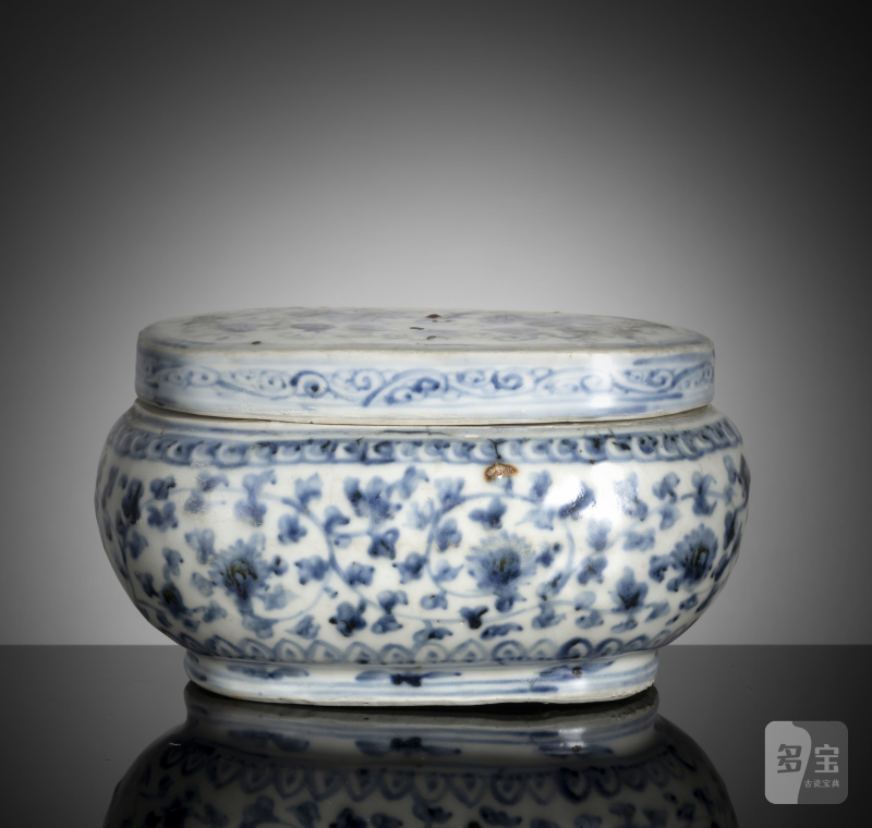 An underglaze blue decorated box and cover for writing utensils made of porcelain for the Ottoman market with insert - 图2